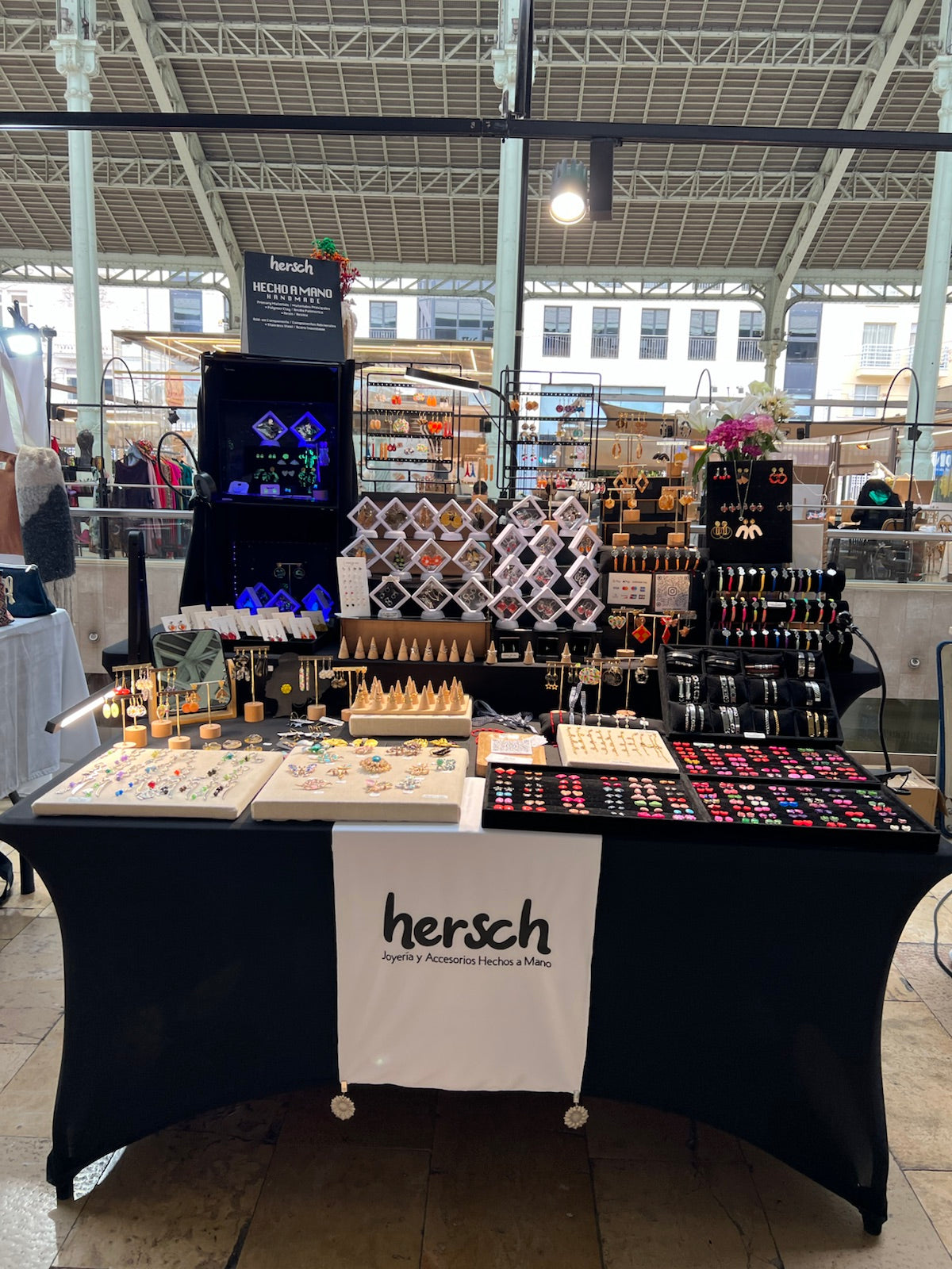 Colourful Hersch market display at Mercado Colon in March 2025